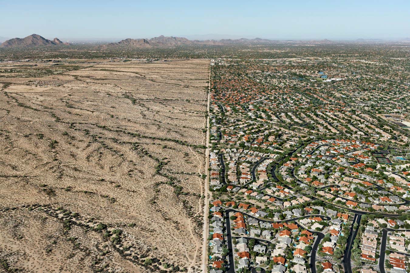Salt River Pima and Maricopa Indian Community/Suburb, Scottsdale, Arizona, USA, 2011 photo(s) ?EdwardBurtynsky, courtesy Howard Greenberg Gallery, New York